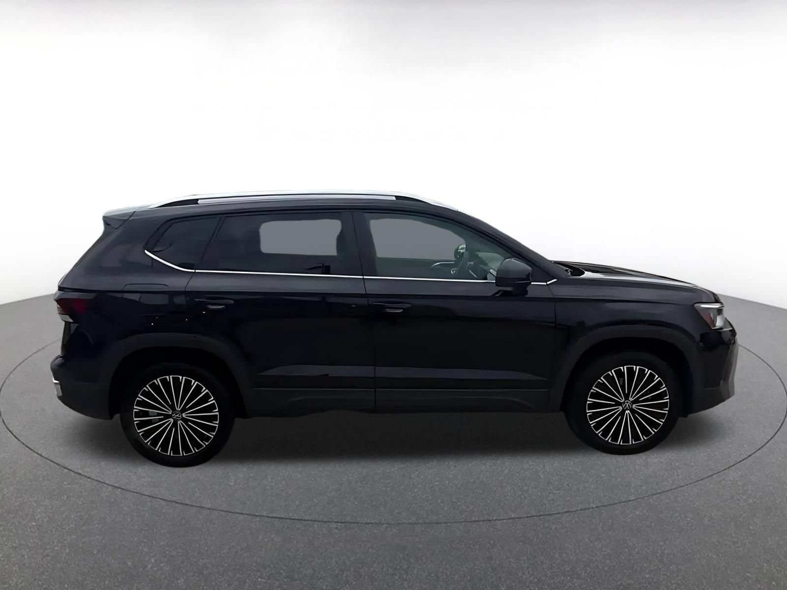 Used 2026 Volkswagen Taos SE FWD image 16