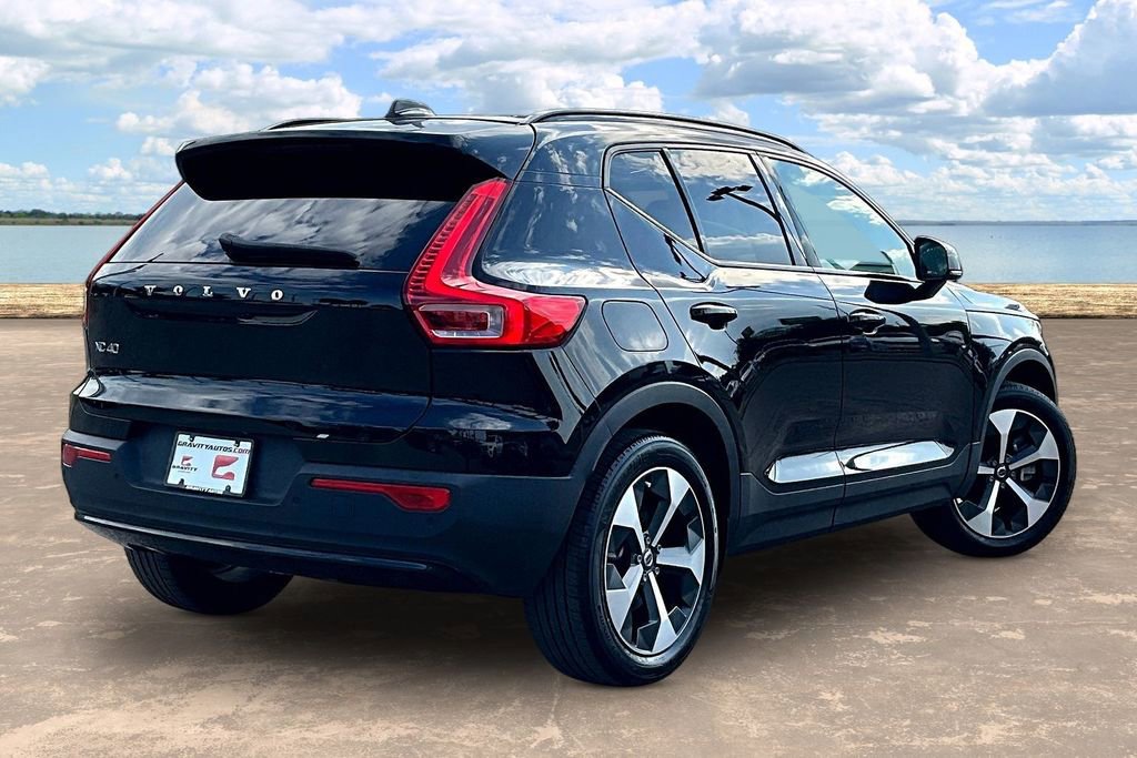Used 2024 Volvo XC40 B5 Core AWD/4WD image 4