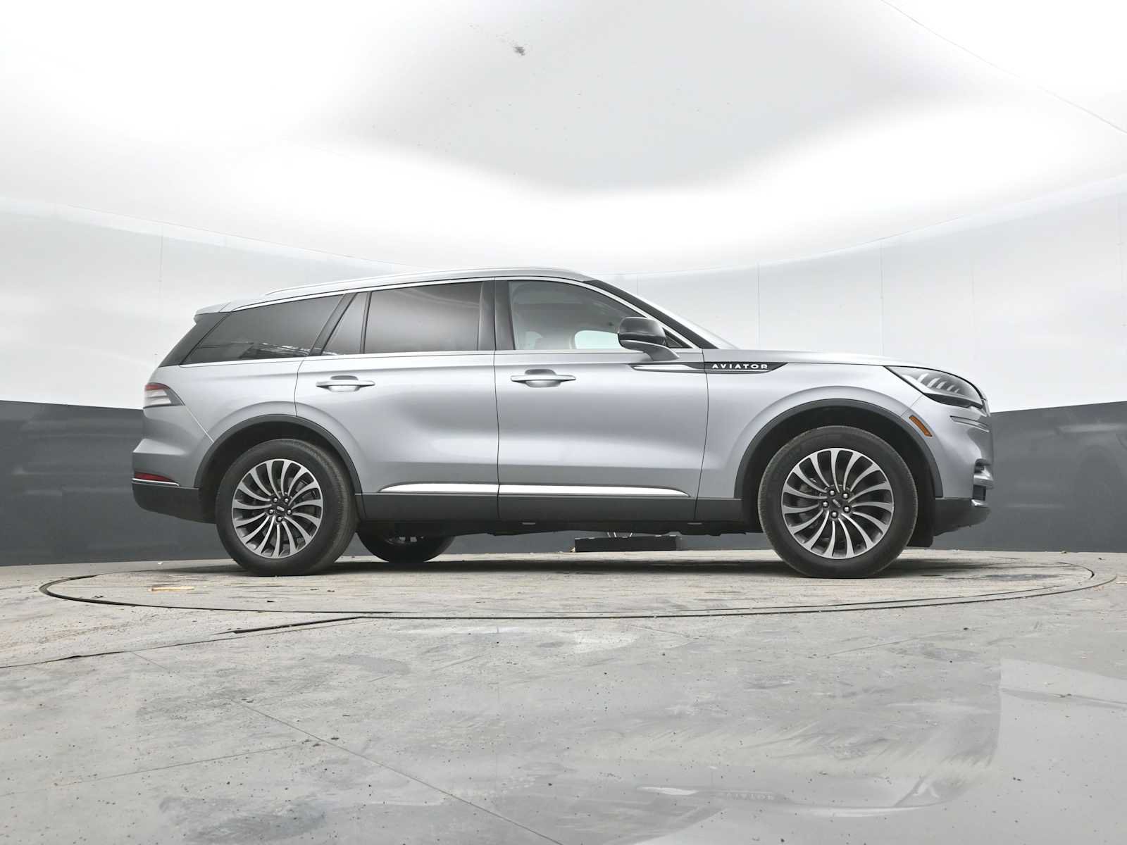Used 2023 Lincoln Aviator AWD w/ Premium Package image 28