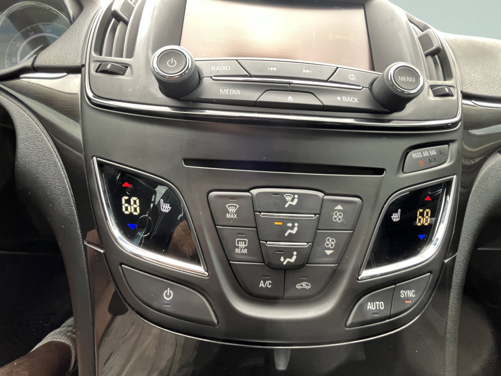 Used 2014 Buick Regal FWD image 15