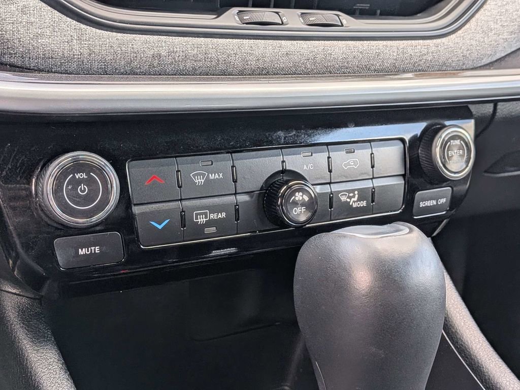 Used 2024 Jeep Compass Latitude image 19