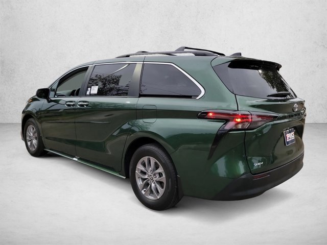 Used 2026 Toyota Sienna XLE FWD image 8