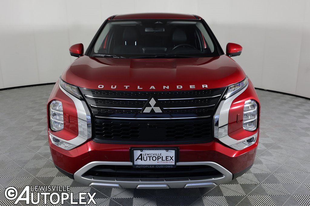 Used 2022 Mitsubishi Outlander SE image 2