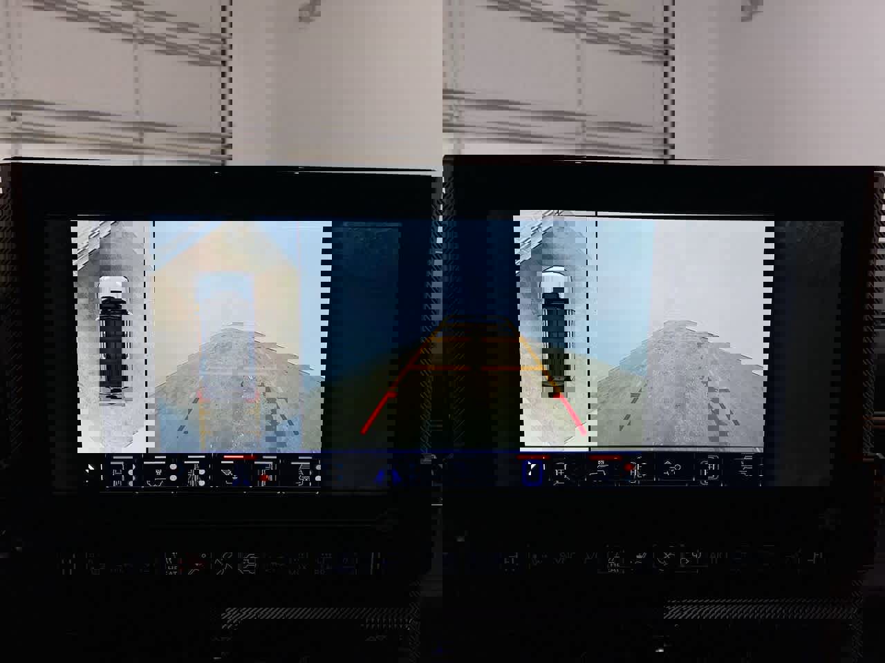 Used 2025 GMC Hummer EV 3X w/ LPO, Illumination Package image 25