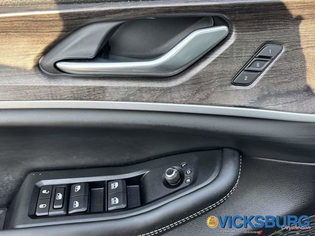 New 2025 Jeep Grand Cherokee Limited image 15