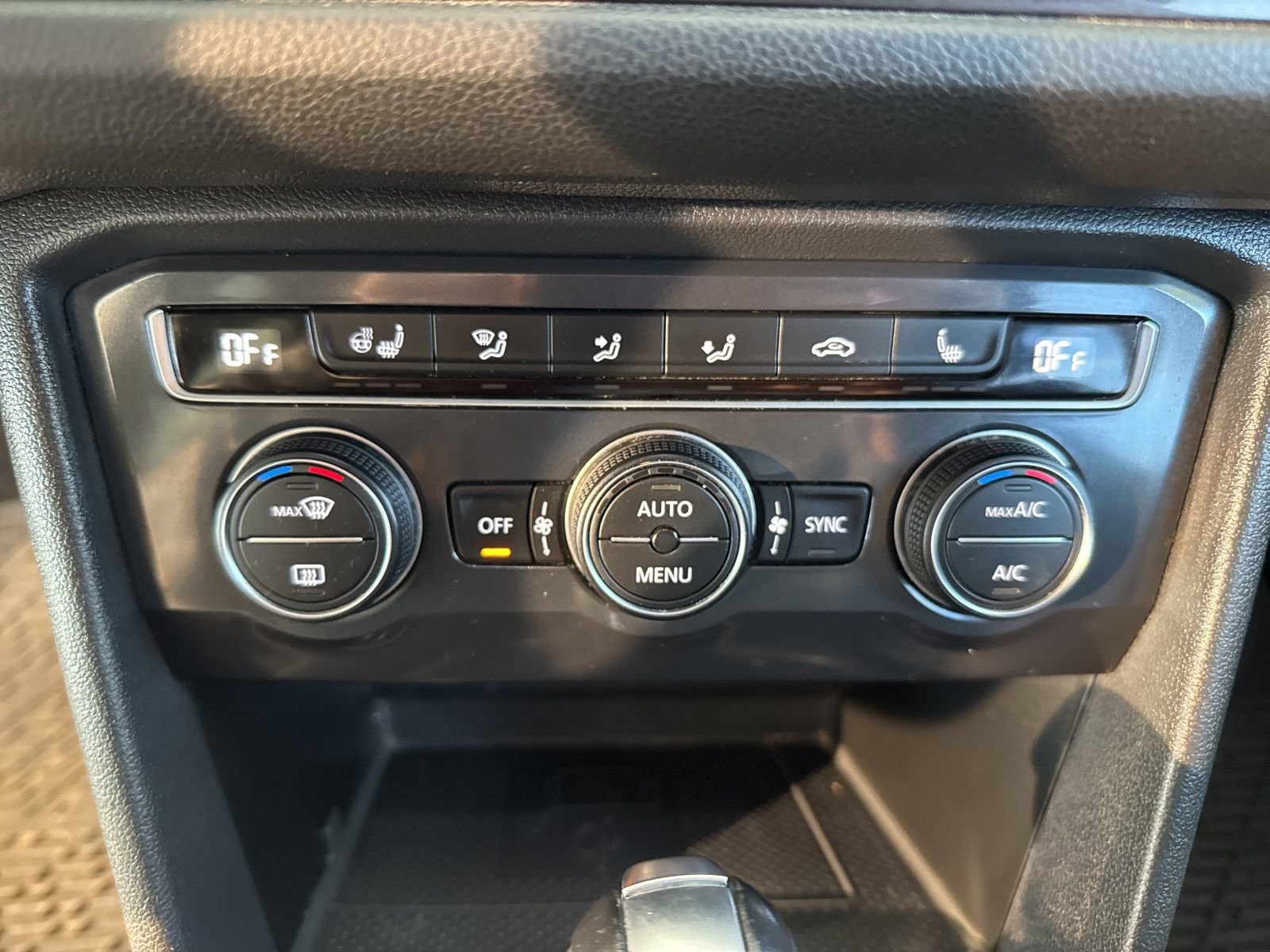 Used 2020 Volkswagen Tiguan SEL w/ 3rd Row Seat Package image 37