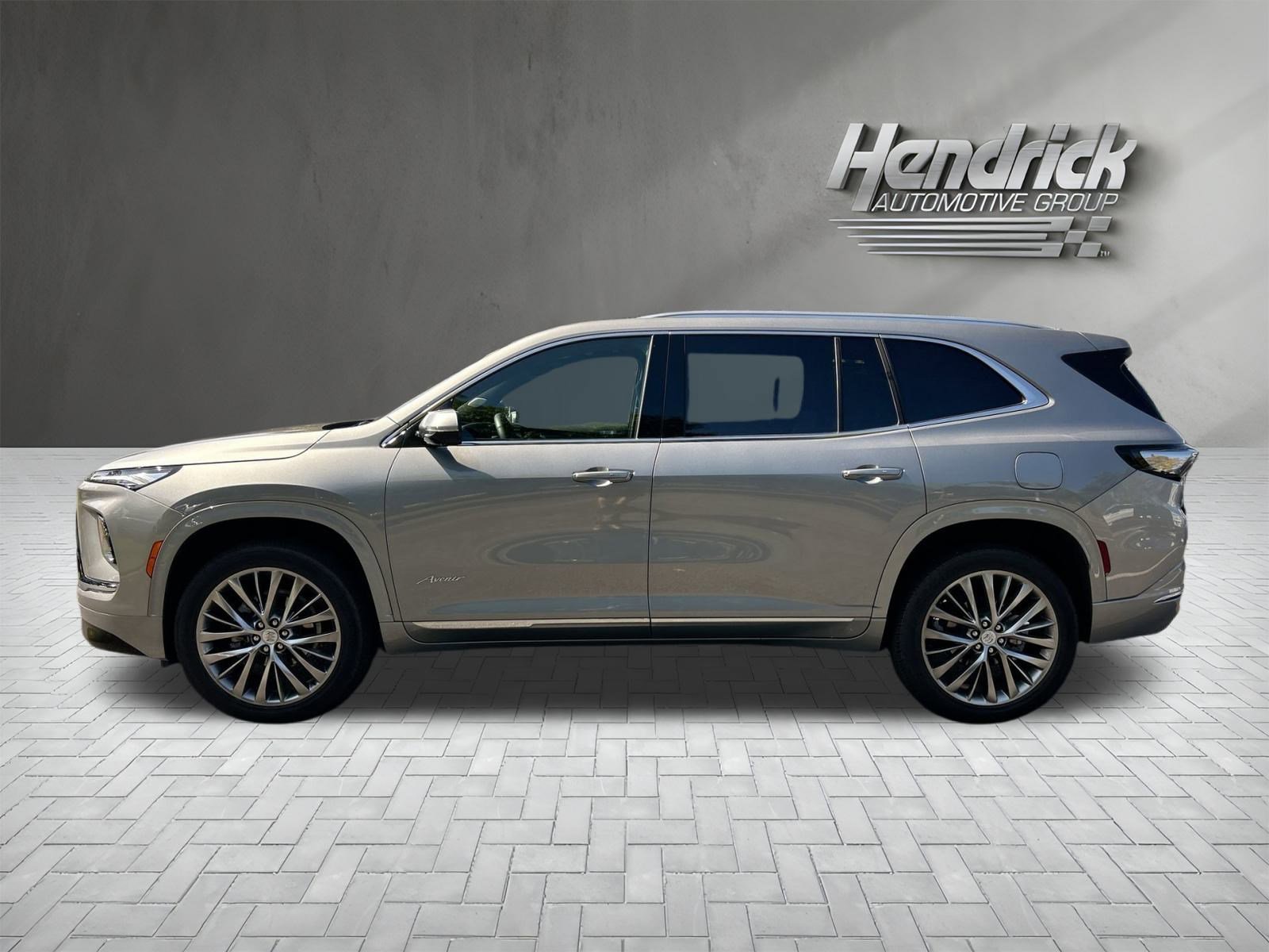 Used 2025 Buick Enclave Avenir image 6