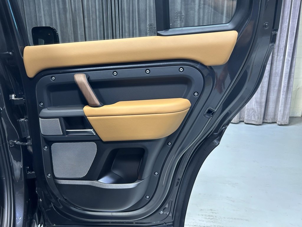 Used 2024 Land Rover Defender 130 X image 10