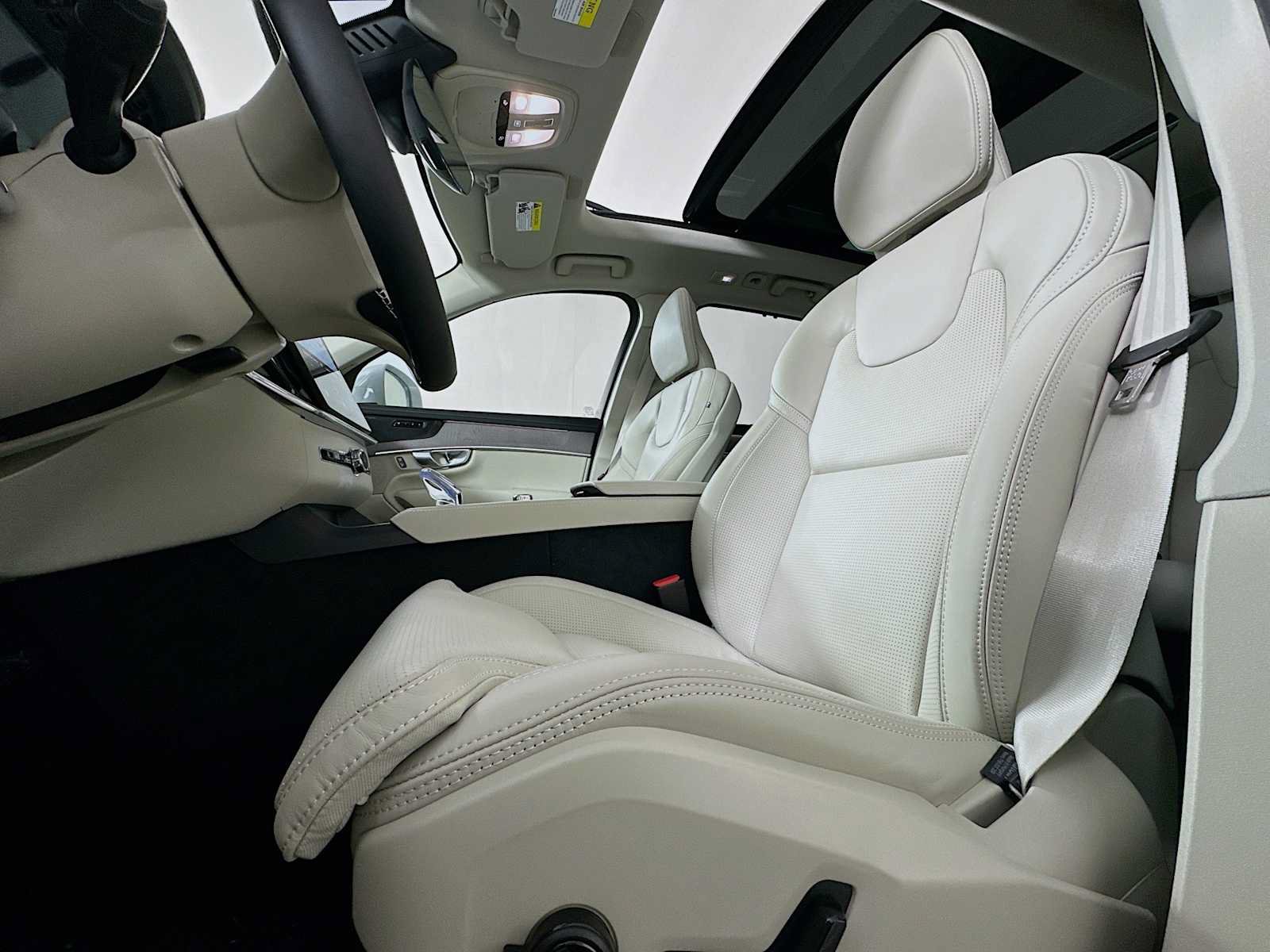 New 2026 Volvo XC90 T8 Ultra w/ Protection Package Premier AWD/4WD image 19