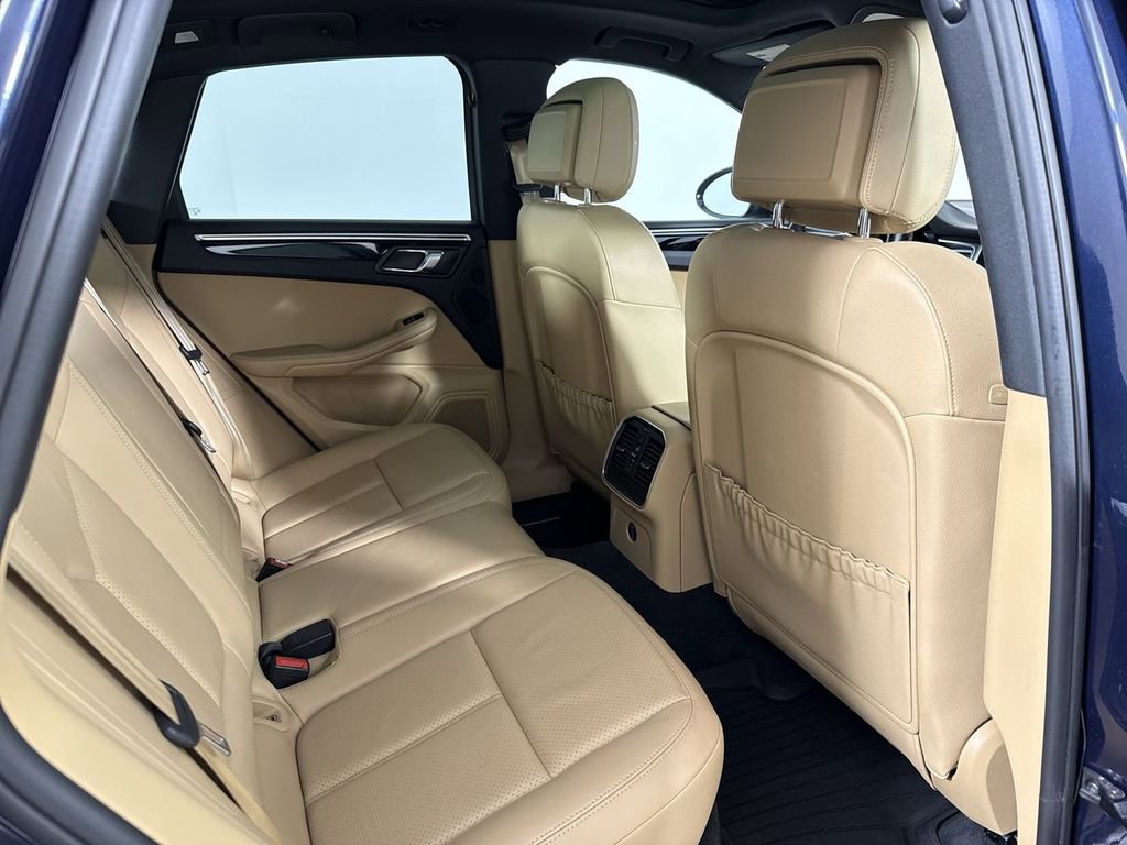 Certified 2018 Porsche Macan image 24