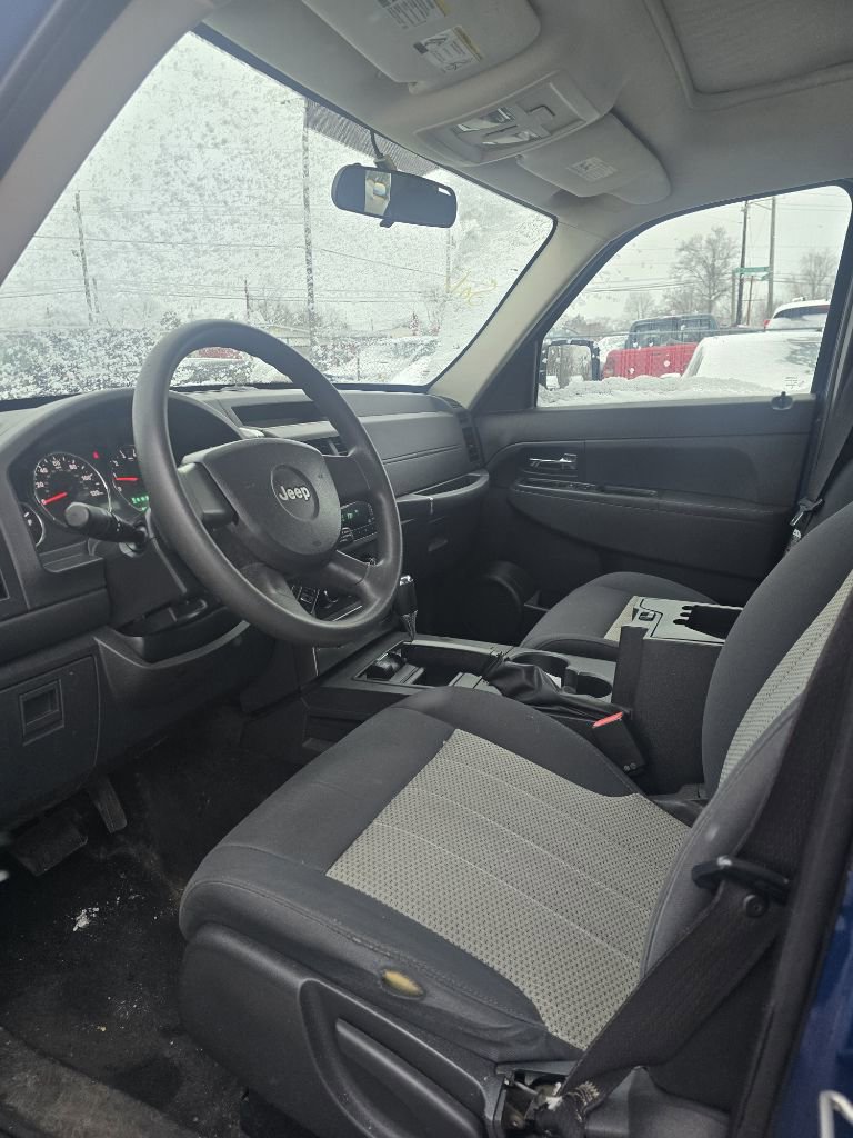 Used 2010 Jeep Liberty 4WD Sport image 9
