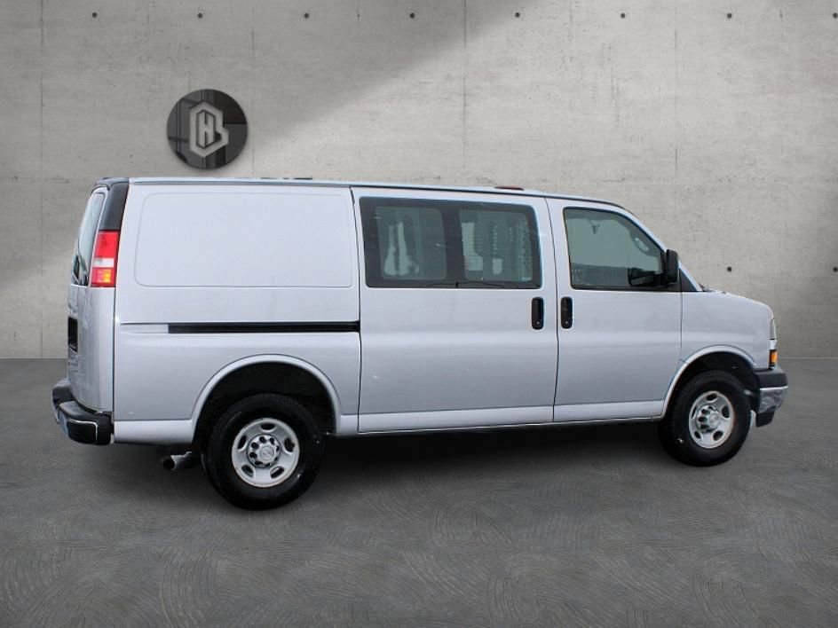 Used 2018 Chevrolet Express 2500 w/ Driver Convenience Package image 4