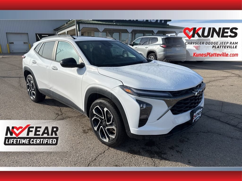 Used 2024 Chevrolet Trax RS w/ Sunroof Package FWD image 1