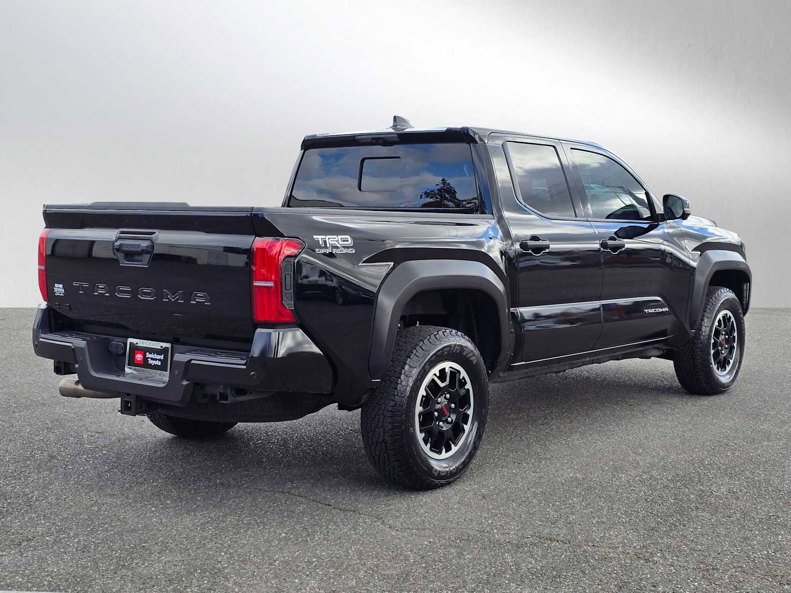 Used 2025 Toyota Tacoma TRD Off-Road w/ TRD Off Road Premium Package image 7
