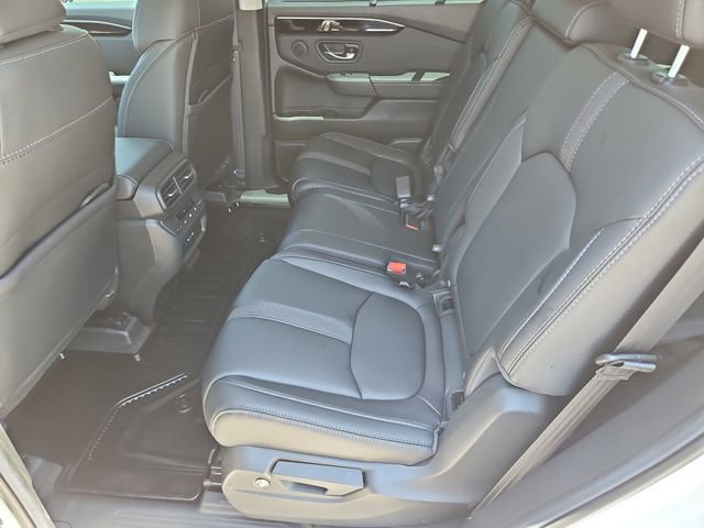 Used 2025 Honda Pilot Touring image 15