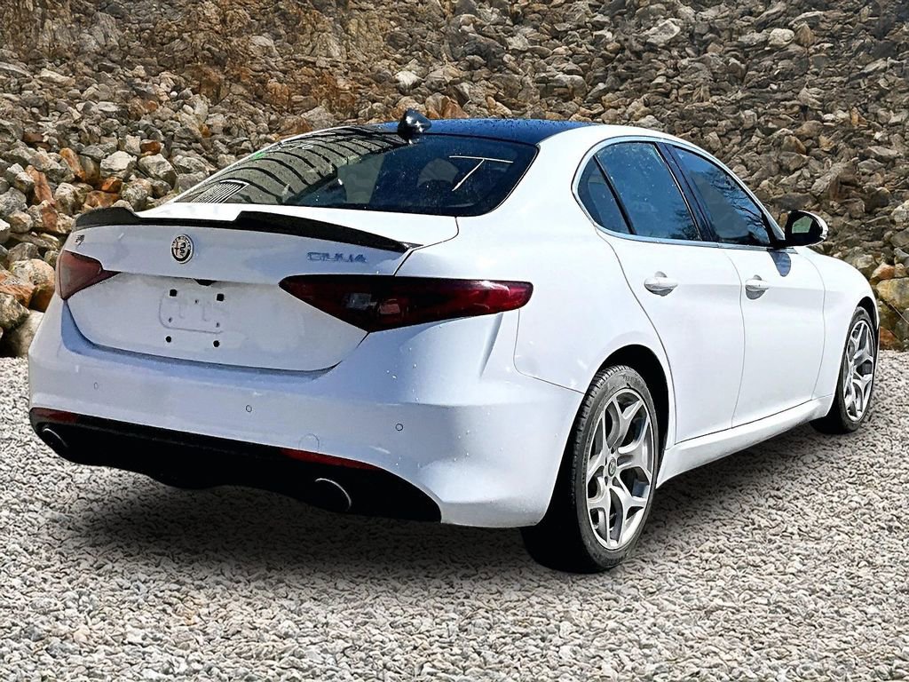 Used 2019 Alfa Romeo Giulia Ti image 2