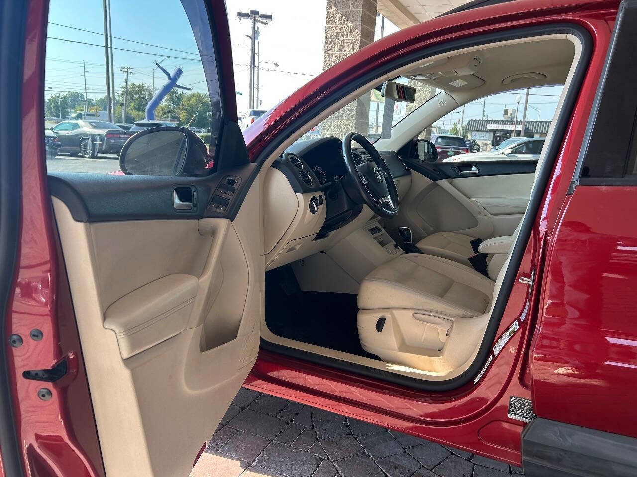 Used 2016 Volkswagen Tiguan S image 21