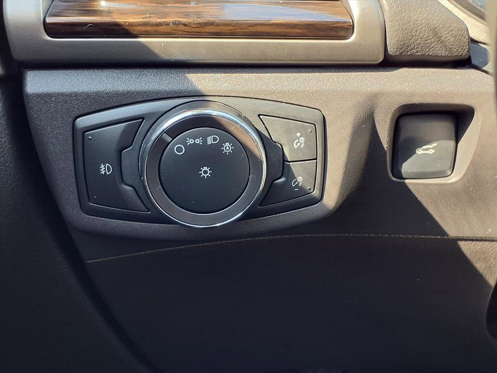 Used 2014 Ford Fusion SE w/ Equipment Group 202A image 9