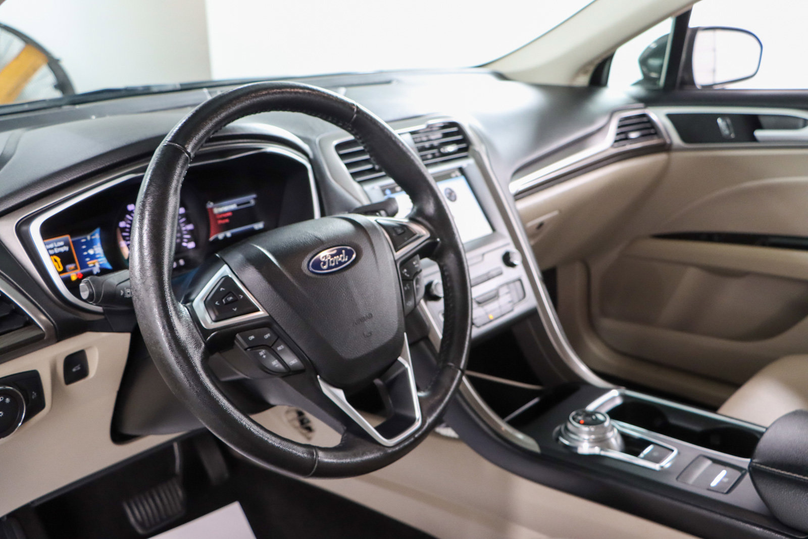 Used 2019 Ford Fusion SEL image 22