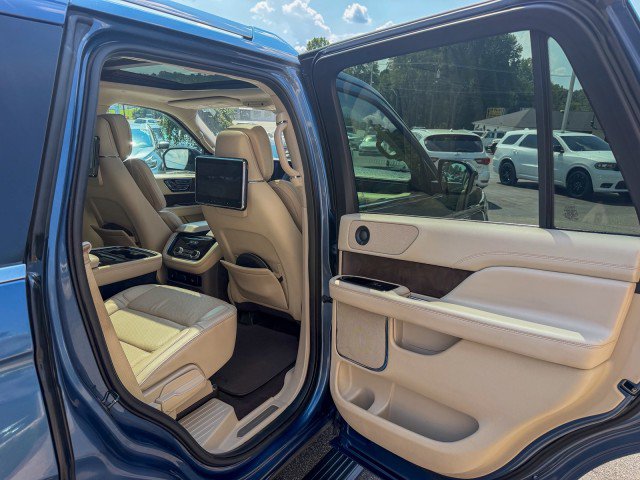 Used 2019 Lincoln Navigator Reserve AWD/4WD image 26