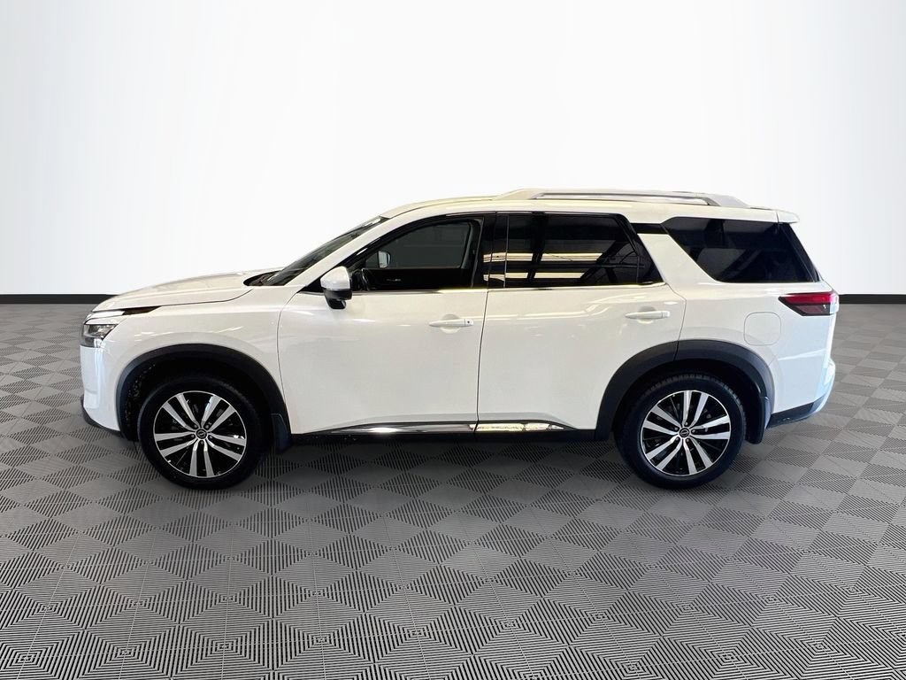 Used 2023 Nissan Pathfinder Platinum FWD image 4
