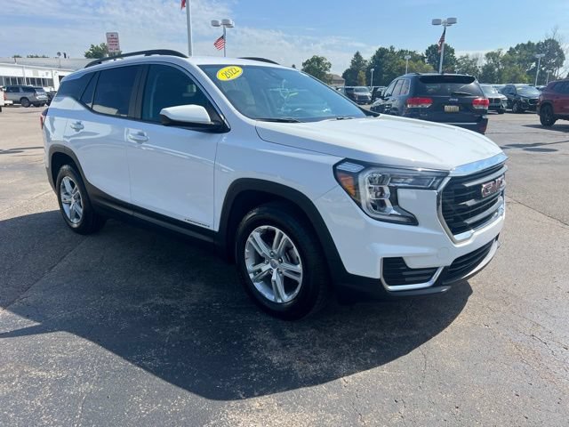 Used 2022 GMC Terrain SLE w/ Driver Convenience Package AWD/4WD image 3