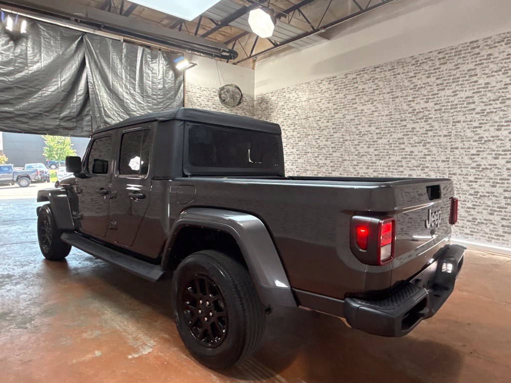 Used 2023 Jeep Gladiator Overland AWD/4WD image 5