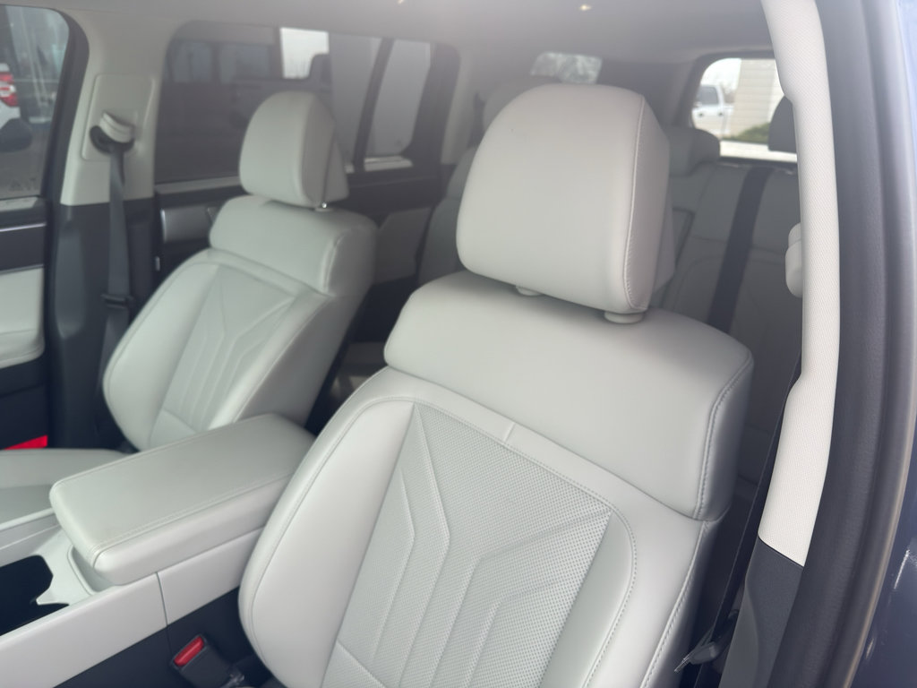 Used 2025 Hyundai Santa Fe SEL FWD image 9