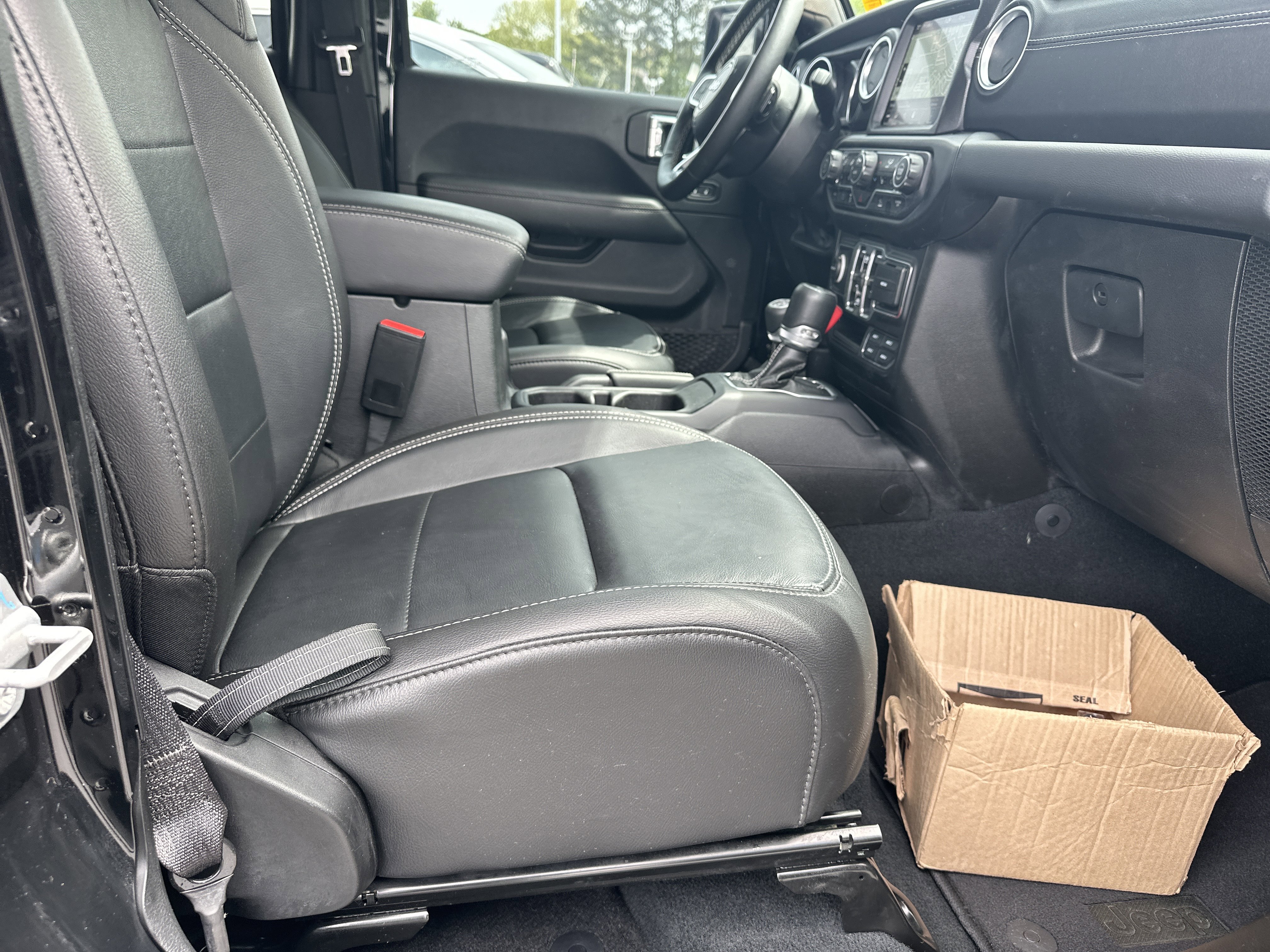 Used 2023 Jeep Wrangler Sahara w/ Cold Weather Group image 16