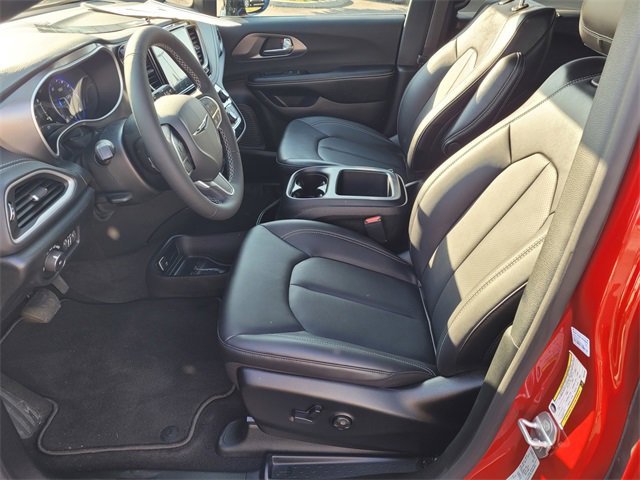 New 2026 Chrysler Pacifica Select image 8