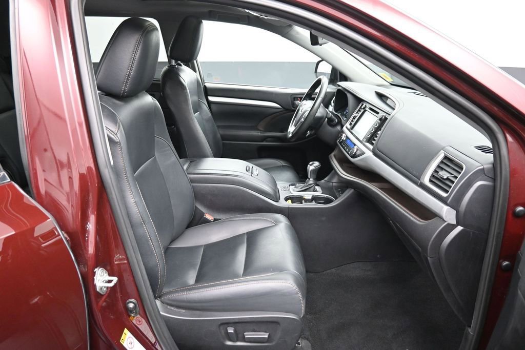 Certified 2019 Toyota Highlander XLE AWD/4WD image 27