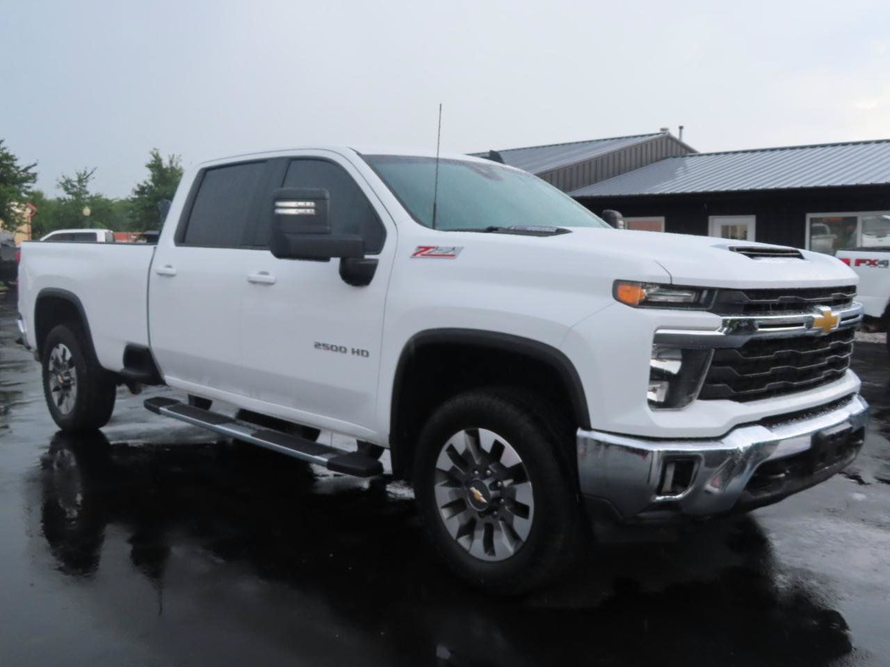 Used 2024 Chevrolet Silverado 2500 LT AWD/4WD image 8