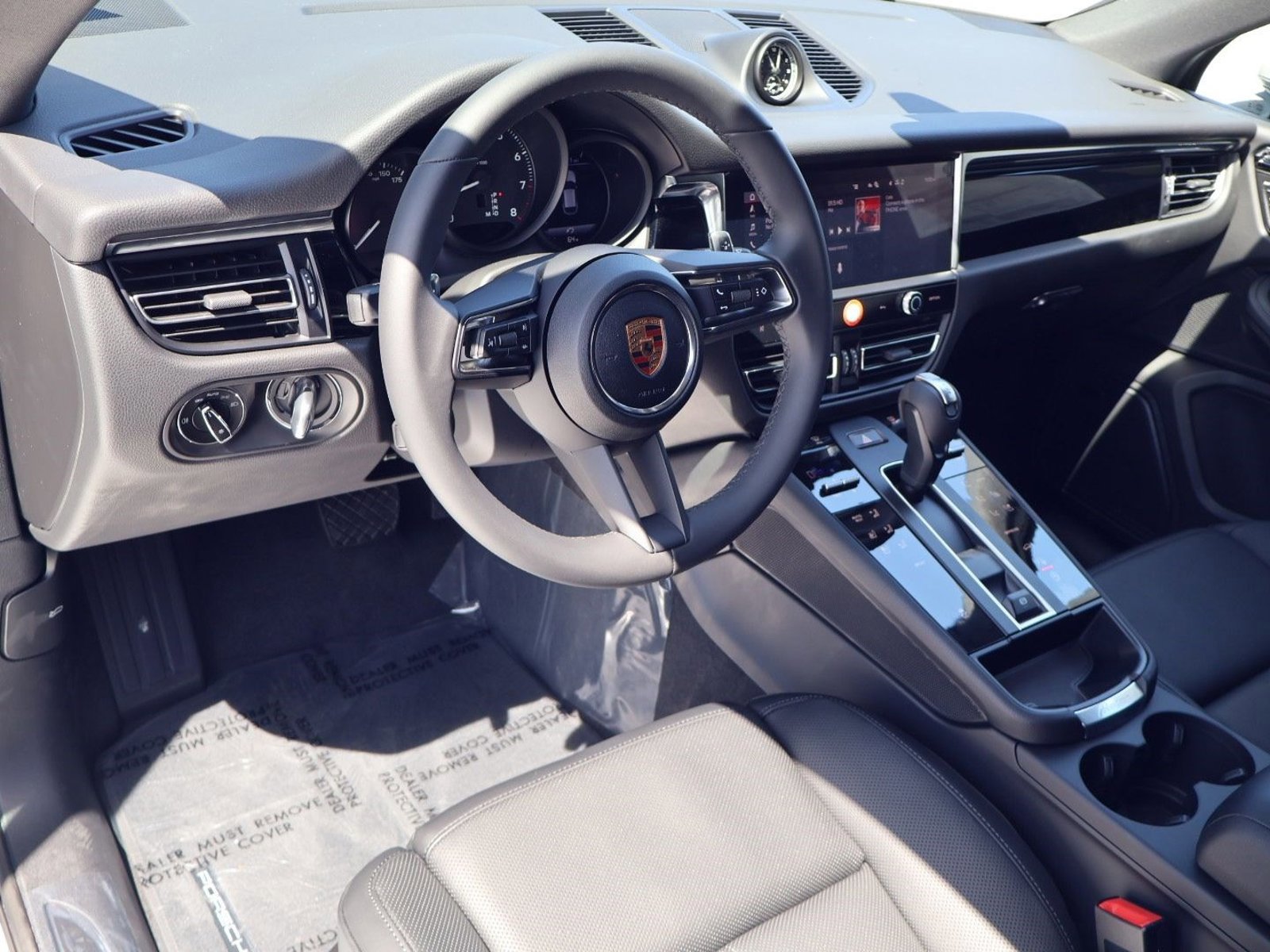New 2026 Porsche Macan AWD/4WD image 4