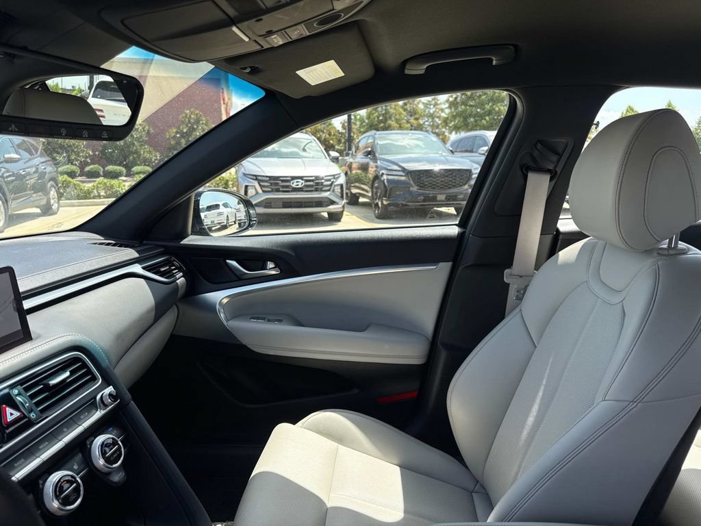 Used 2023 Genesis G70 2.0T RWD image 17