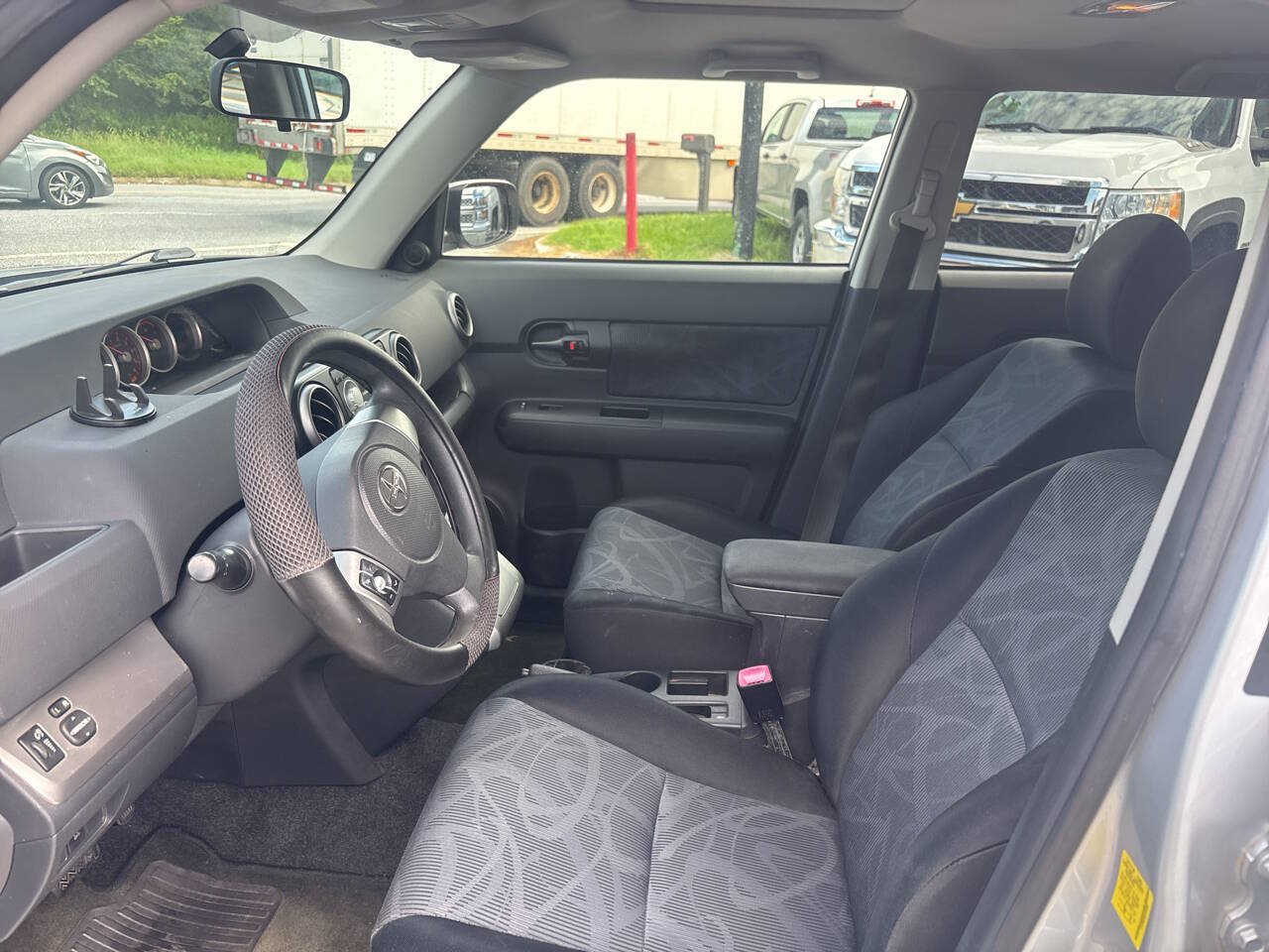 Used 2011 Scion xB FWD image 16