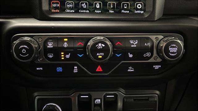 Used 2022 Jeep Wrangler Unlimited Sahara w/ Cold Weather Group AWD/4WD image 17