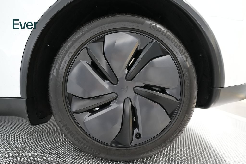 Used 2026 Tesla Model Y AWD image 9
