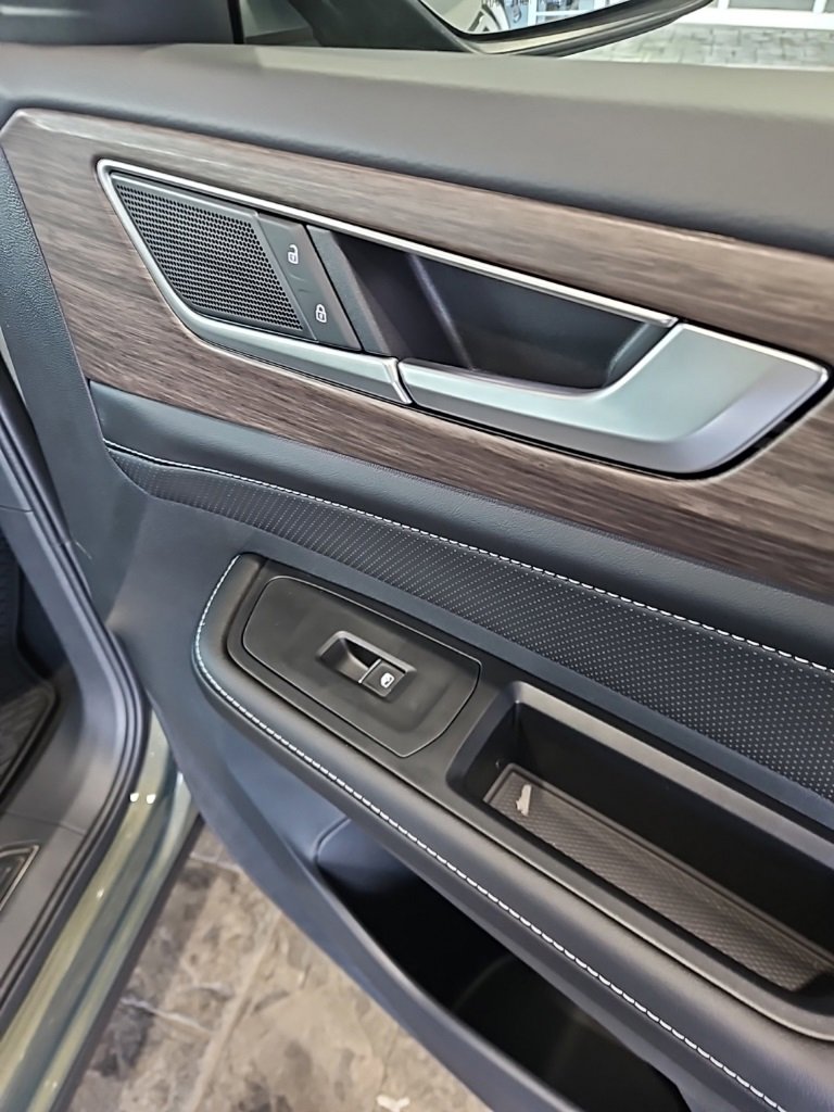 New 2026 Volkswagen Atlas SEL image 12