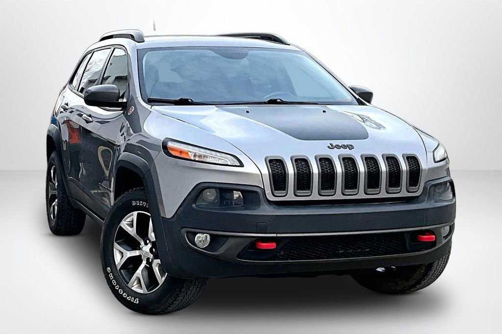 Used 2016 Jeep Cherokee Trailhawk w/ Cold Weather Group AWD/4WD image 3