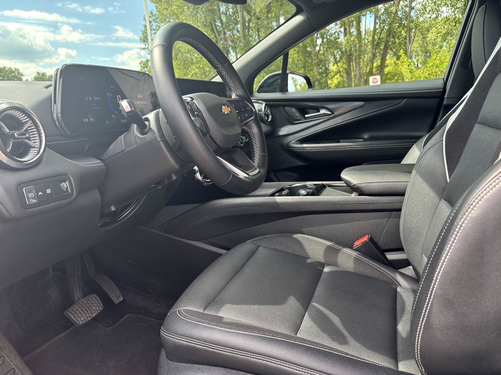 Used 2024 Chevrolet Blazer EV LT AWD/4WD image 14