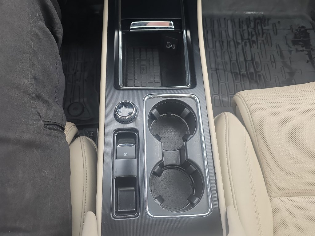 Used 2025 Lincoln Corsair Reserve w/ Equipment Group 202A image 15