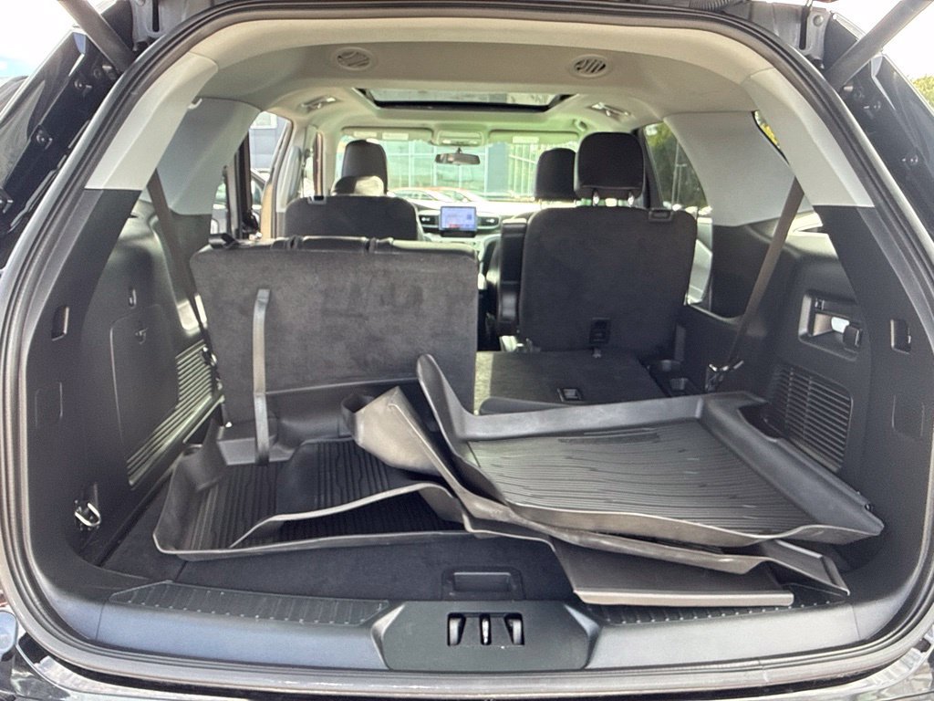 Used 2023 Ford Explorer XLT w/ Equipment Group 202A AWD/4WD image 34