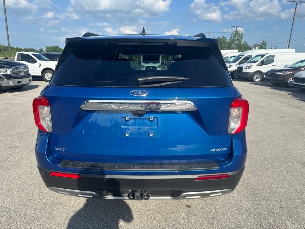 Used 2023 Ford Explorer XLT w/ Equipment Group 202A AWD/4WD image 4
