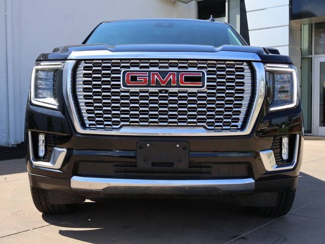Used 2023 GMC Yukon Denali AWD/4WD image 3