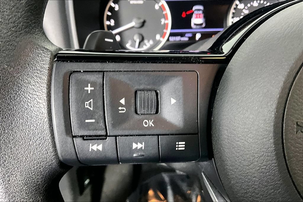 Used 2023 Nissan Rogue SV AWD/4WD image 17