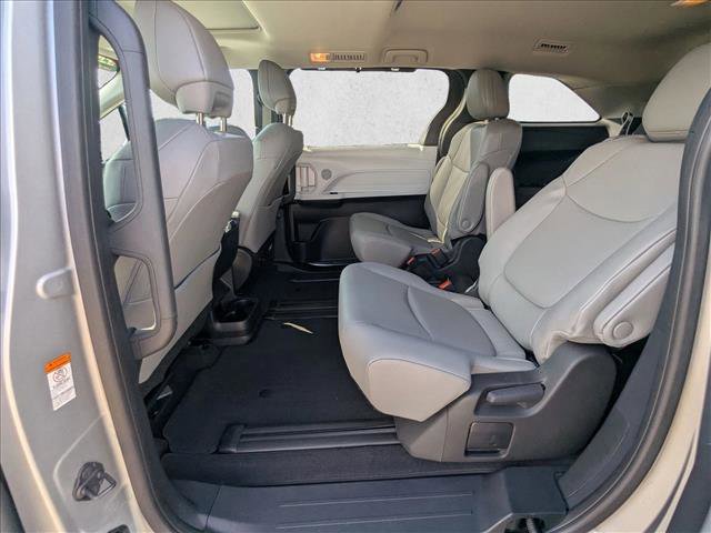 Used 2025 Toyota Sienna XLE image 19