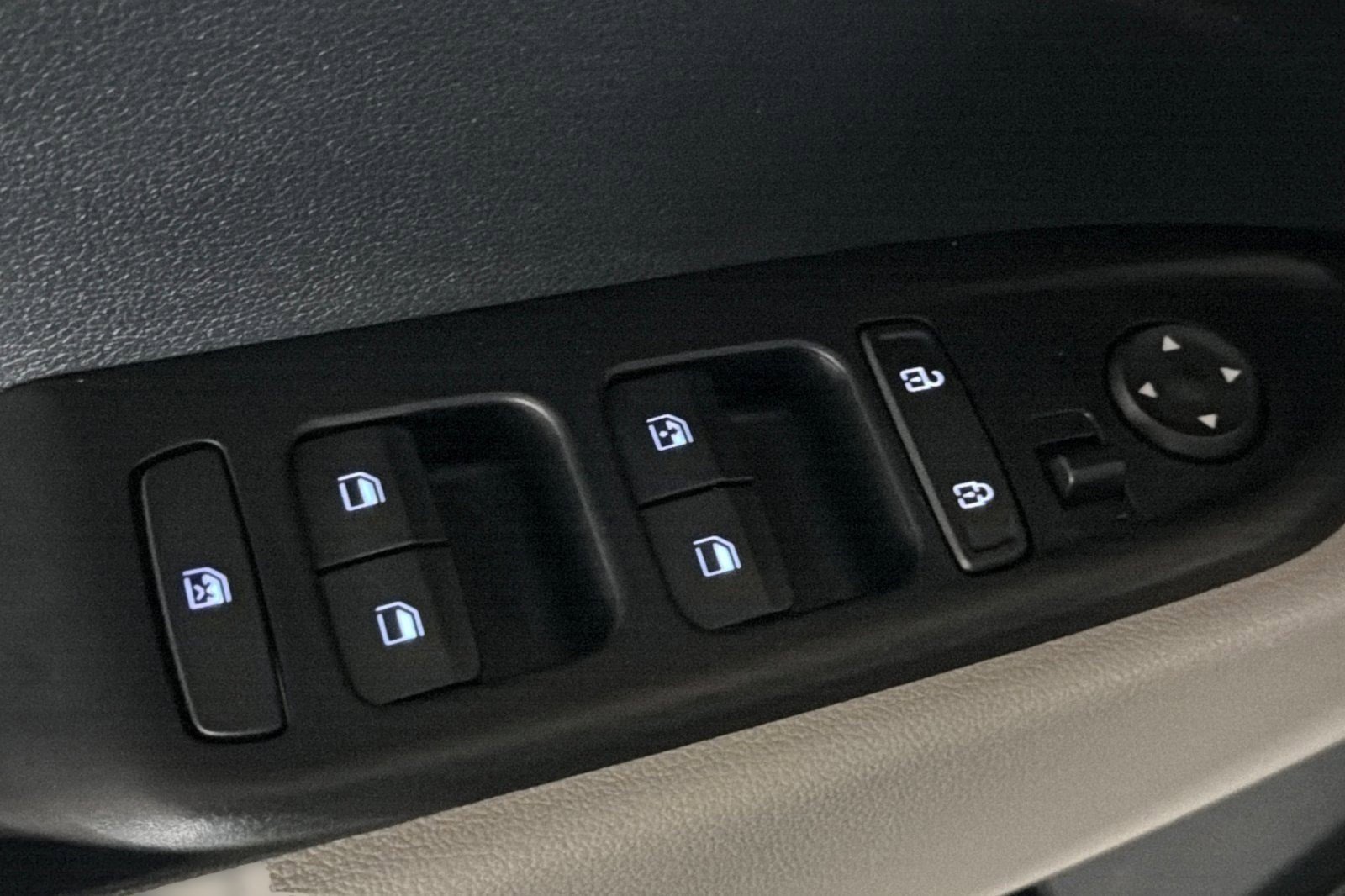 Used 2022 Hyundai Venue SEL image 12