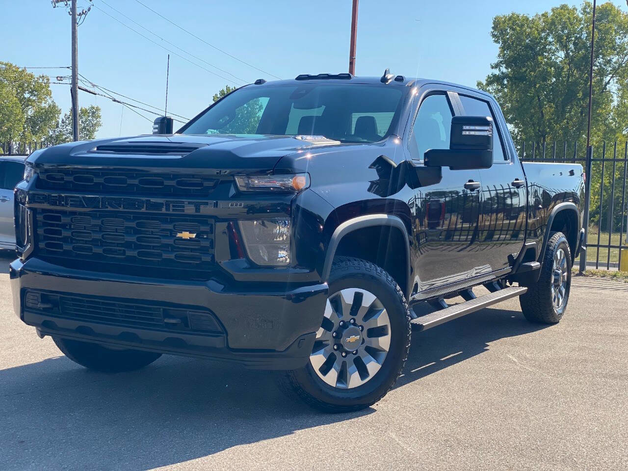 Used 2023 Chevrolet Silverado 2500 Custom w/ Custom Value Package image 2