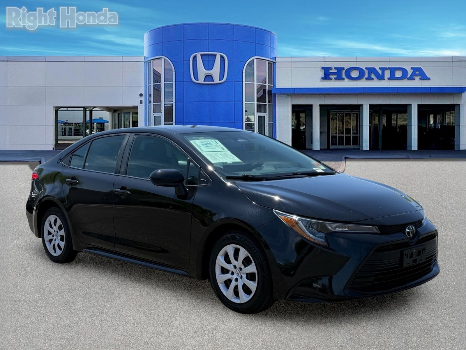 Used 2024 Toyota Corolla LE FWD image 10
