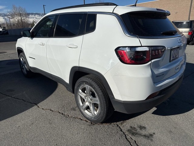 Used 2024 Jeep Compass Latitude image 3